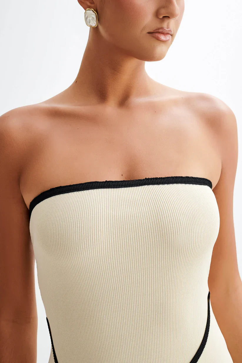 Mila | Chic Strapless Ribbed Dress